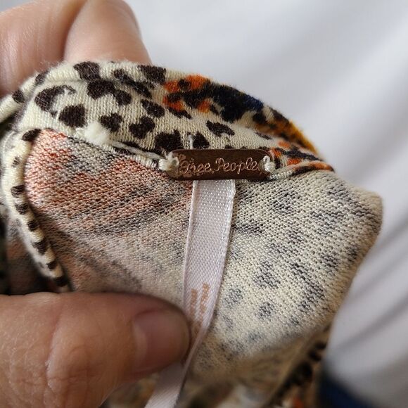 Free People Hear‎ Me Roar Animal print Floral Top Blouse Keyhole XS - Picture 4 of 6